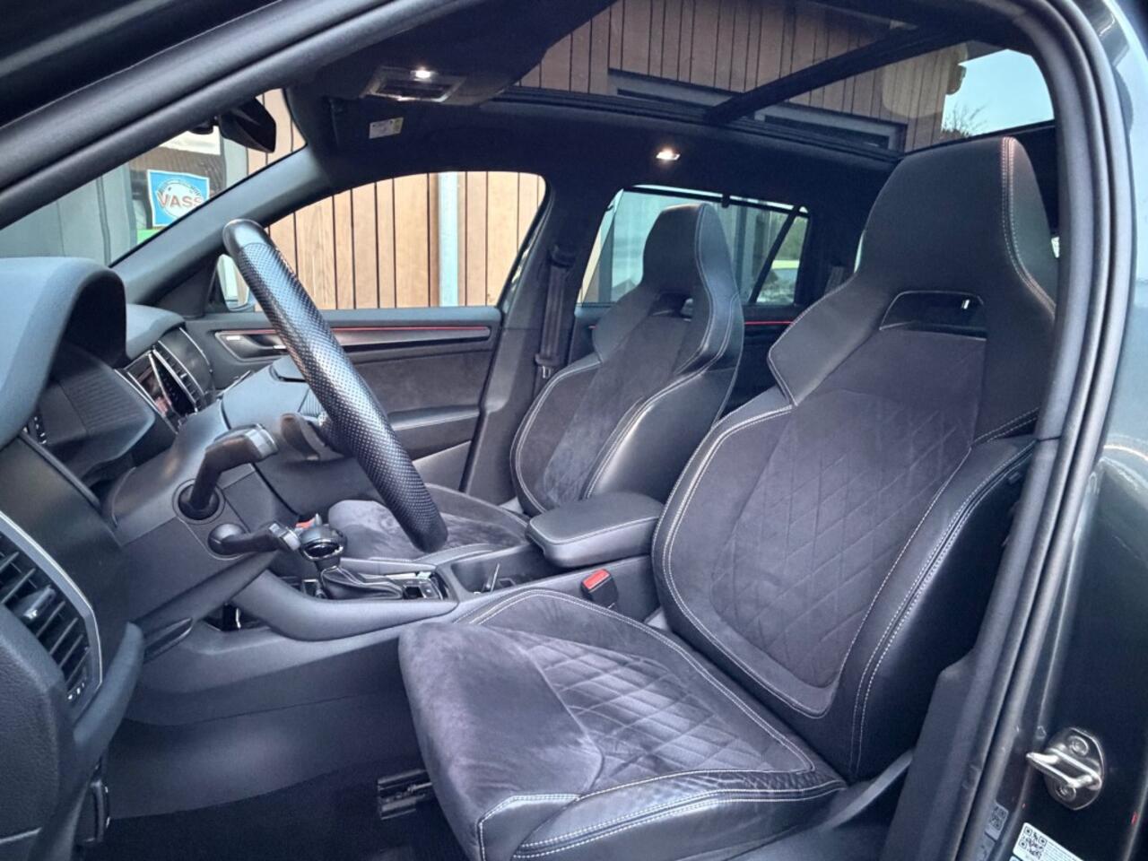 Skoda Kodiaq 2.0 TSI 4X4 Sportline Pano Acc Stoelverw. Trekhaak N.A.P.