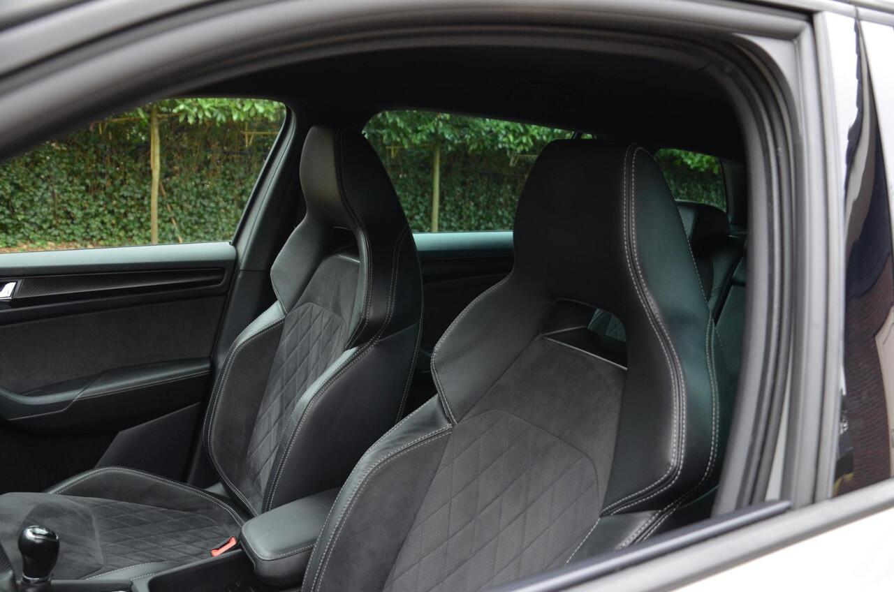 Skoda Kodiaq 1.5 TSI Sportline Business 7 Persoons Navi/Led/Ecc/Pdc/Stoel &Stuurverwarming/Achteruitrij-camera/Half-Leer/Privacy-Glass/Cruise control adaptief/Trekhaak-Afnb/Elektrisch Verstel bestuurdersstoel met geheugen/Virtual Cockpit