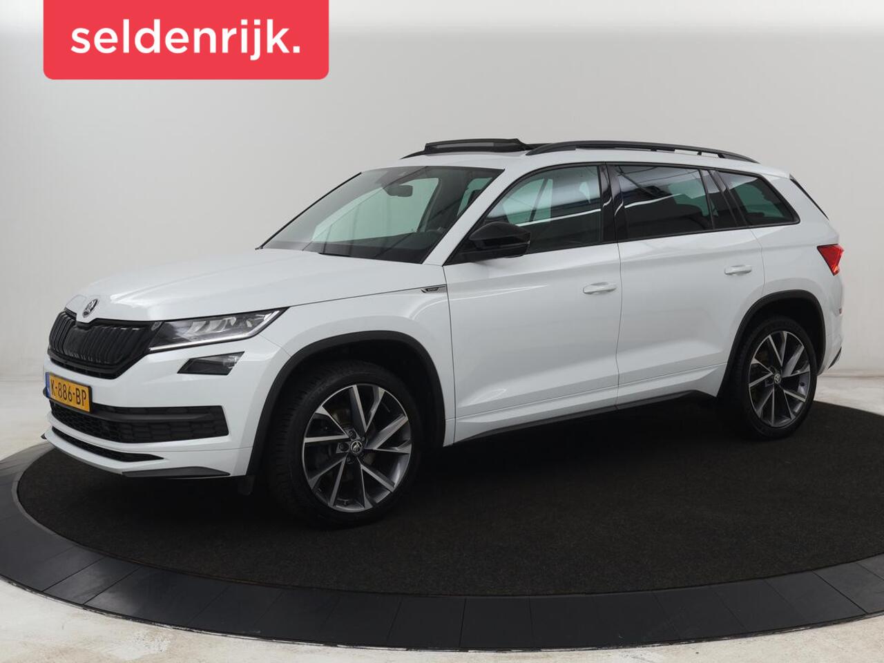 Skoda Kodiaq 1.5 TSI Sportline 7 Persoons | Panoramadak | Stoelverwarming | Trekhaak | Adaptive cruise | Carplay | Memory | 20 inch | Virtual Cockpit | Alcantara | Keyless | Navigatie