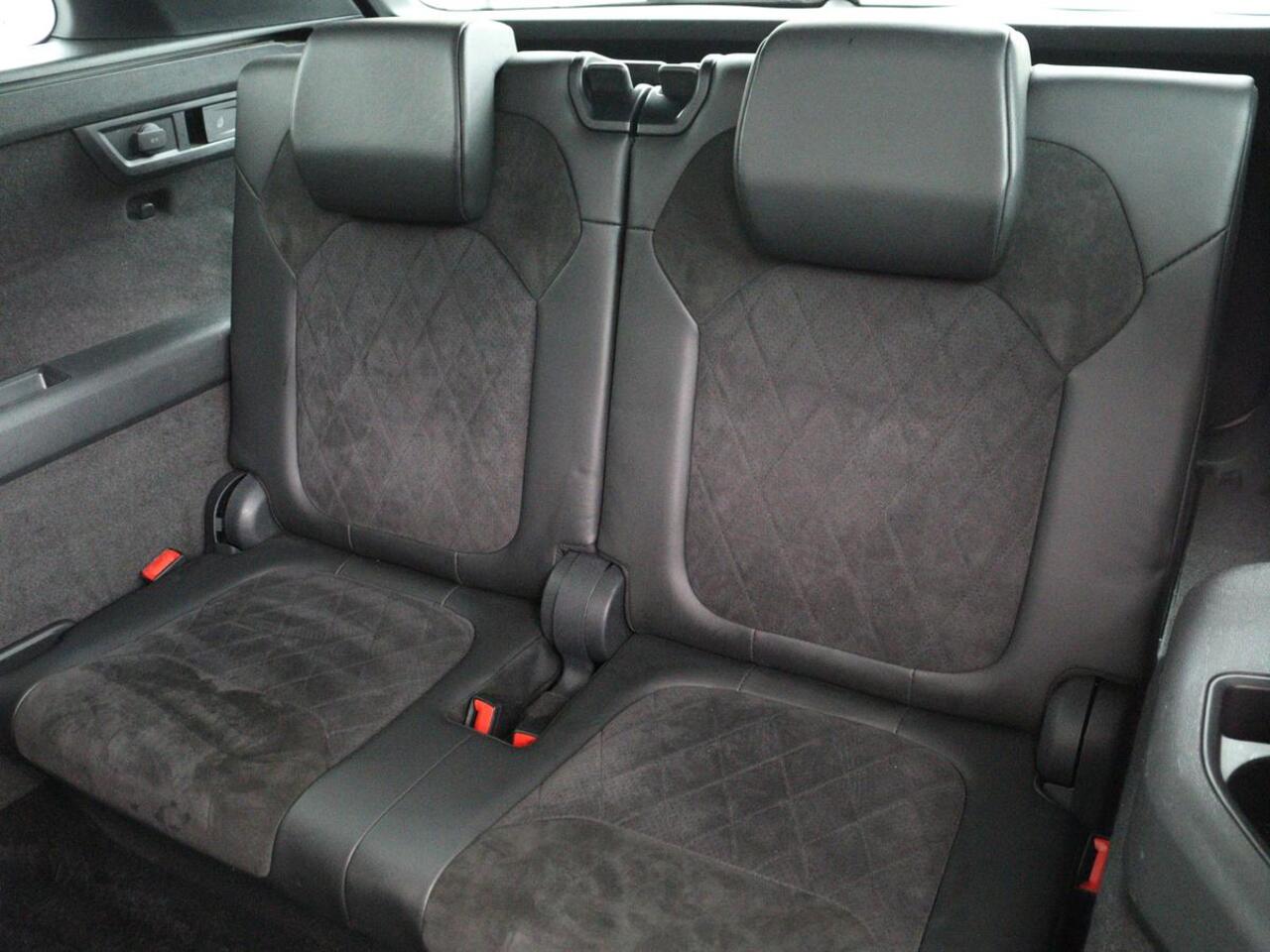 Skoda Kodiaq 1.5 TSI Sportline 7 Persoons | Panoramadak | Stoelverwarming | Trekhaak | Adaptive cruise | Carplay | Memory | 20 inch | Virtual Cockpit | Alcantara | Keyless | Navigatie