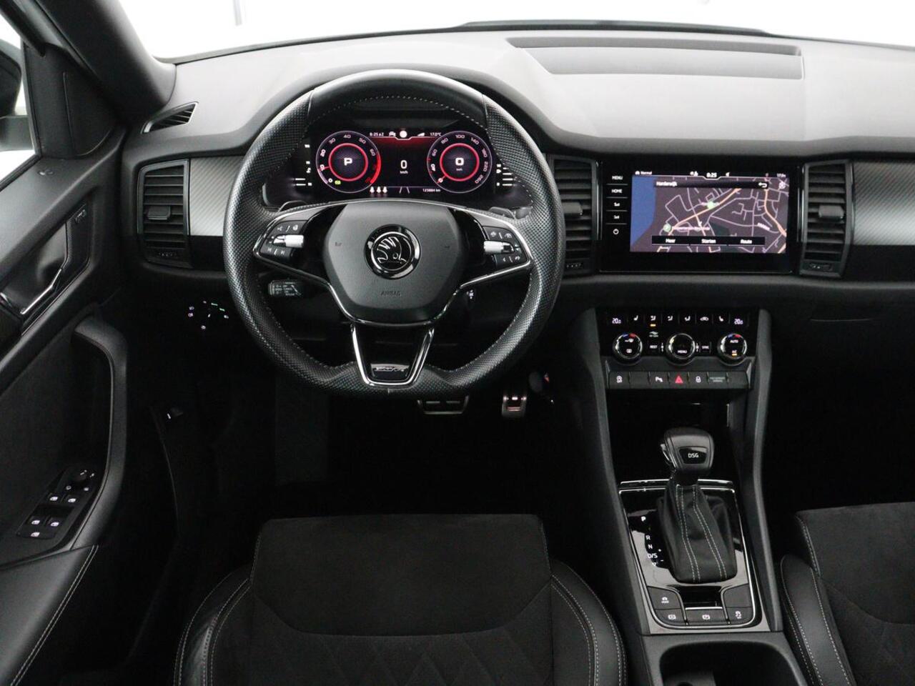 Skoda Kodiaq 1.5 TSI Sportline 7 Persoons | Panoramadak | Stoelverwarming | Trekhaak | Adaptive cruise | Carplay | Memory | 20 inch | Virtual Cockpit | Alcantara | Keyless | Navigatie