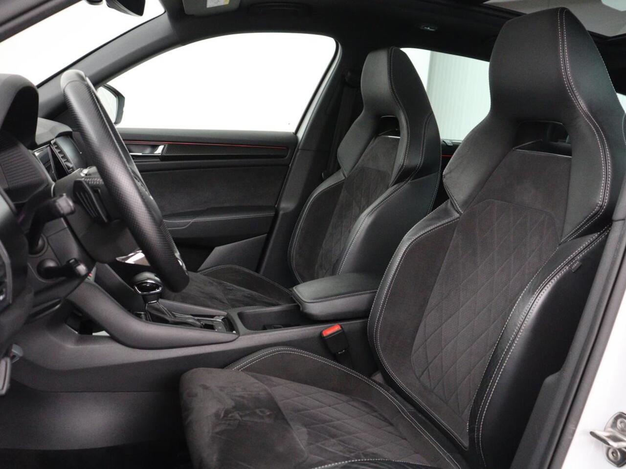 Skoda Kodiaq 1.5 TSI Sportline 7 Persoons | Panoramadak | Stoelverwarming | Trekhaak | Adaptive cruise | Carplay | Memory | 20 inch | Virtual Cockpit | Alcantara | Keyless | Navigatie