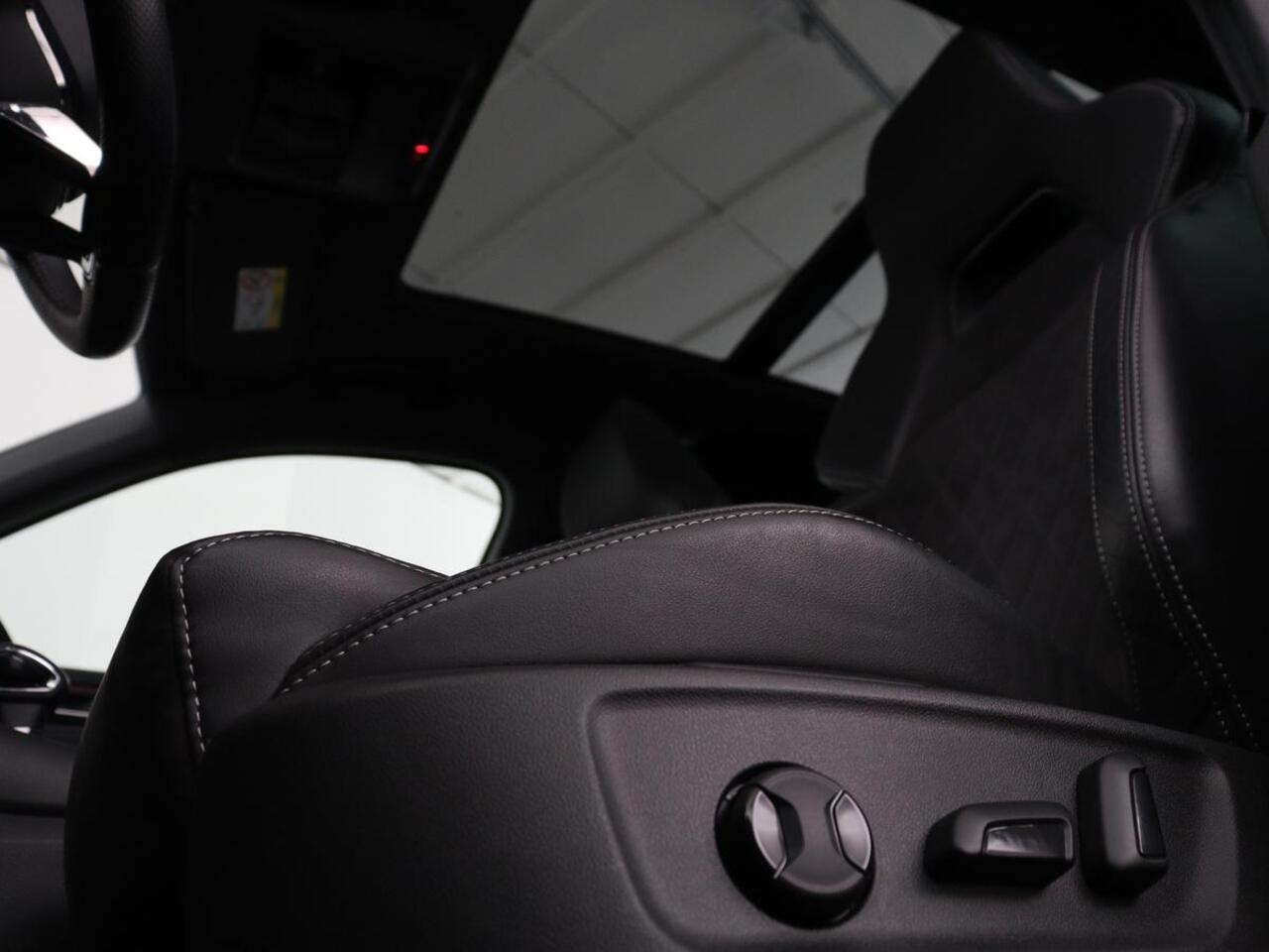 Skoda Kodiaq 1.5 TSI Sportline 7 Persoons | Panoramadak | Stoelverwarming | Trekhaak | Adaptive cruise | Carplay | Memory | 20 inch | Virtual Cockpit | Alcantara | Keyless | Navigatie