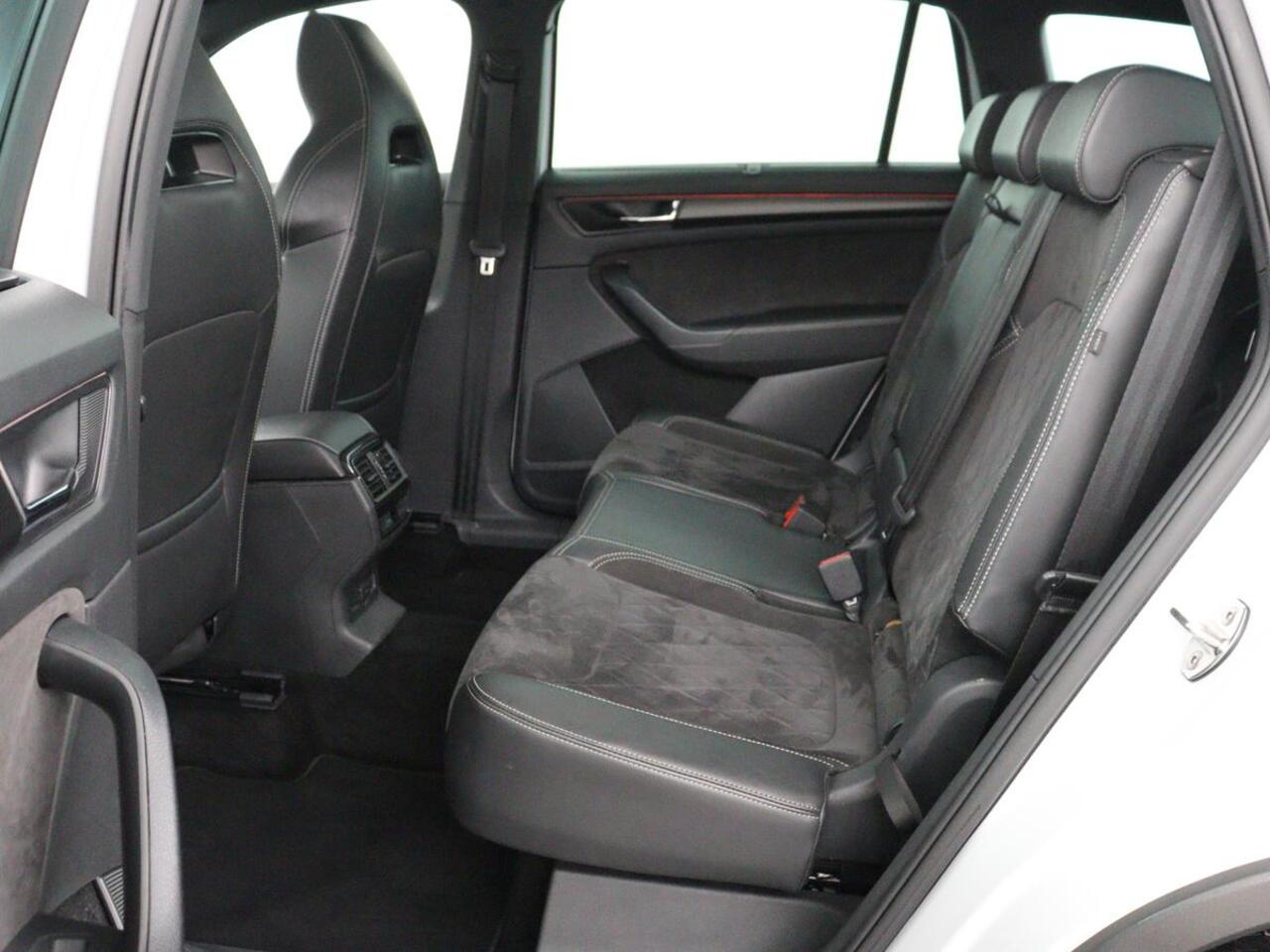 Skoda Kodiaq 1.5 TSI Sportline 7 Persoons | Panoramadak | Stoelverwarming | Trekhaak | Adaptive cruise | Carplay | Memory | 20 inch | Virtual Cockpit | Alcantara | Keyless | Navigatie