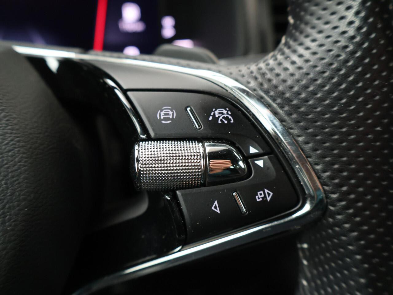 Skoda Kodiaq 1.5 TSI Sportline Business | 150 PK | Automaat | Sportstoelen | Achteruitrijcamera | Stoelverwarming | 19" LMV |