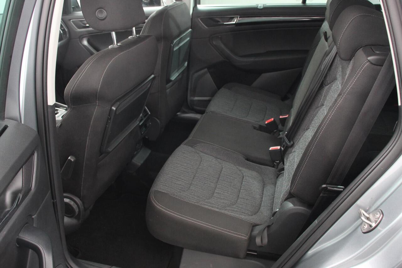 Skoda Kodiaq 1.5 TSI 150pk DSG Style 7 persoons | Navigatie | Climate control | Cruise control Adaptive | Camera | Trekhaak wegklapbaar | Lichtmetalen velgen | Parkeer sensoren | Stoelverwarming voor