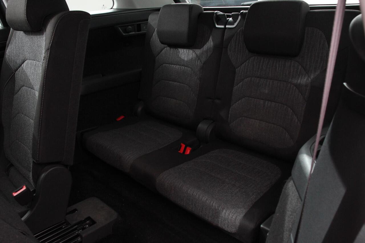 Skoda Kodiaq 1.5 TSI 150pk DSG Style 7 persoons | Navigatie | Climate control | Cruise control Adaptive | Camera | Trekhaak wegklapbaar | Lichtmetalen velgen | Parkeer sensoren | Stoelverwarming voor