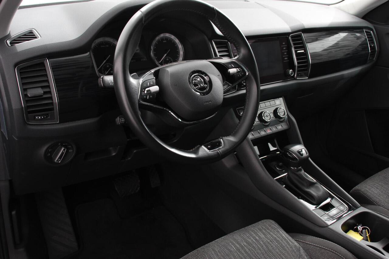 Skoda Kodiaq 1.5 TSI 150pk DSG Style 7 persoons | Navigatie | Climate control | Cruise control Adaptive | Camera | Trekhaak wegklapbaar | Lichtmetalen velgen | Parkeer sensoren | Stoelverwarming voor