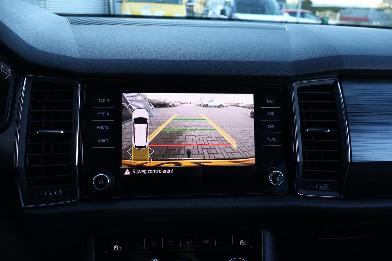 Skoda Kodiaq 1.5 TSI Business Edition 1e Eigenaar | Volledig Onderh | NL-Auto | BTW | Trekhaak | Camera | Elek Klep | Climate | Navi | Carplay | Keyless | PDC |