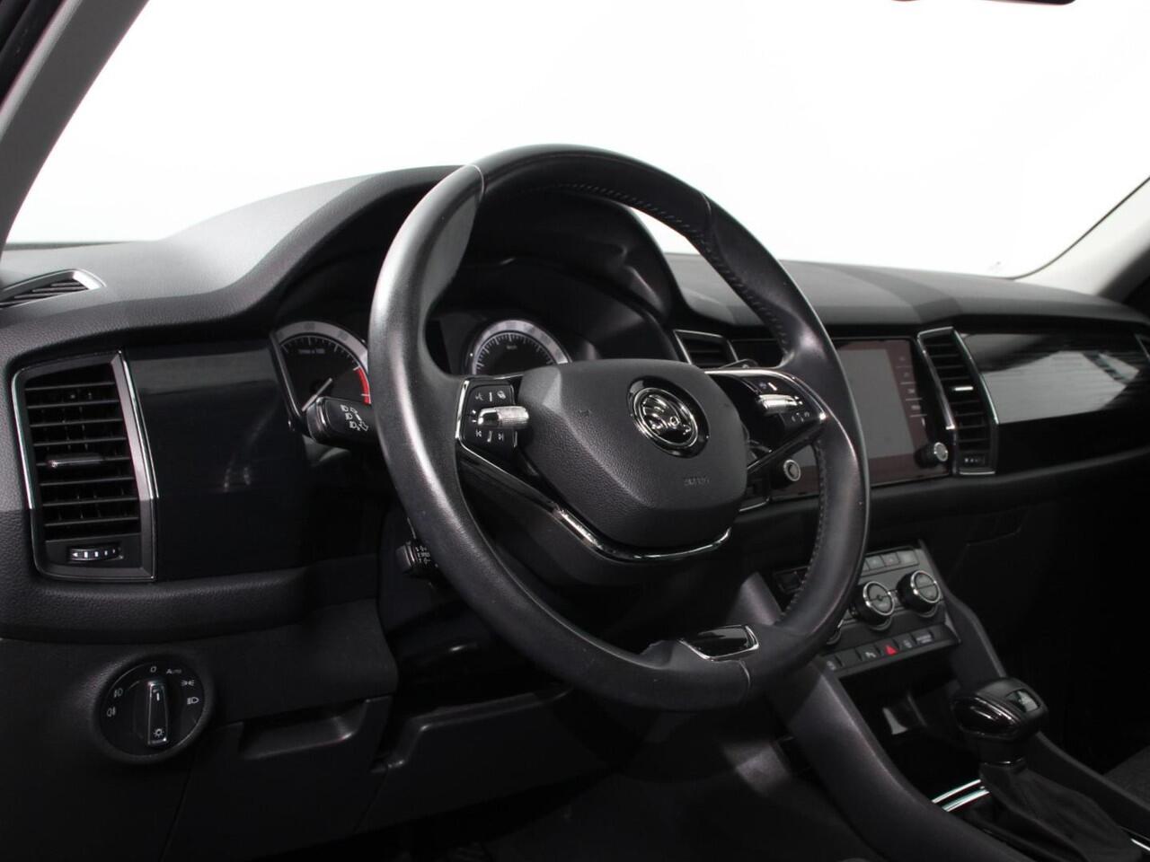 Skoda Kodiaq 1.5 TSI 150pk DSG Style 7p. | Navigatie | Apple Carplay/Android Auto | Adaptive Cruise Control | Parkeersensor achter | Stoel- en stuurverwarming | Ledverlichting | Getinte ramen | Climate Control Prijs Incl. BOVAG Garantie