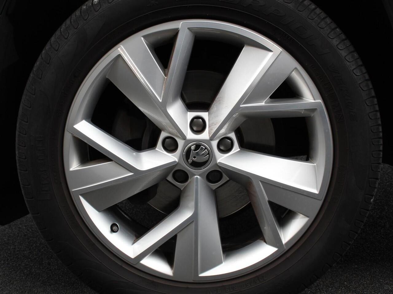 Skoda Kodiaq 1.5 TSI 150pk DSG Style 7p. | Navigatie | Apple Carplay/Android Auto | Adaptive Cruise Control | Parkeersensor achter | Stoel- en stuurverwarming | Ledverlichting | Getinte ramen | Climate Control Prijs Incl. BOVAG Garantie