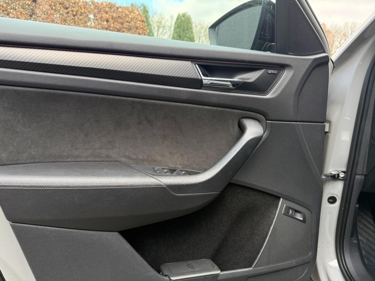 Skoda Kodiaq 1.5 TSI SportLine 7-pers,Pano,Leer/Alcant,LED,Memory,Trekhk,Stoelverw,BLIS,