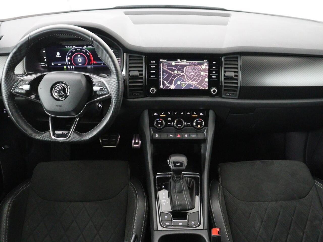 Skoda Kodiaq 1.5 TSI Sportline | Panoramadak | Stoelverwarming | Leder/Alcantara | Camera | Carplay | Sfeerverlichting | Virtual Cockpit | Canton Sound | Navigatie | Keyless | 20'' | Memory | Full LED