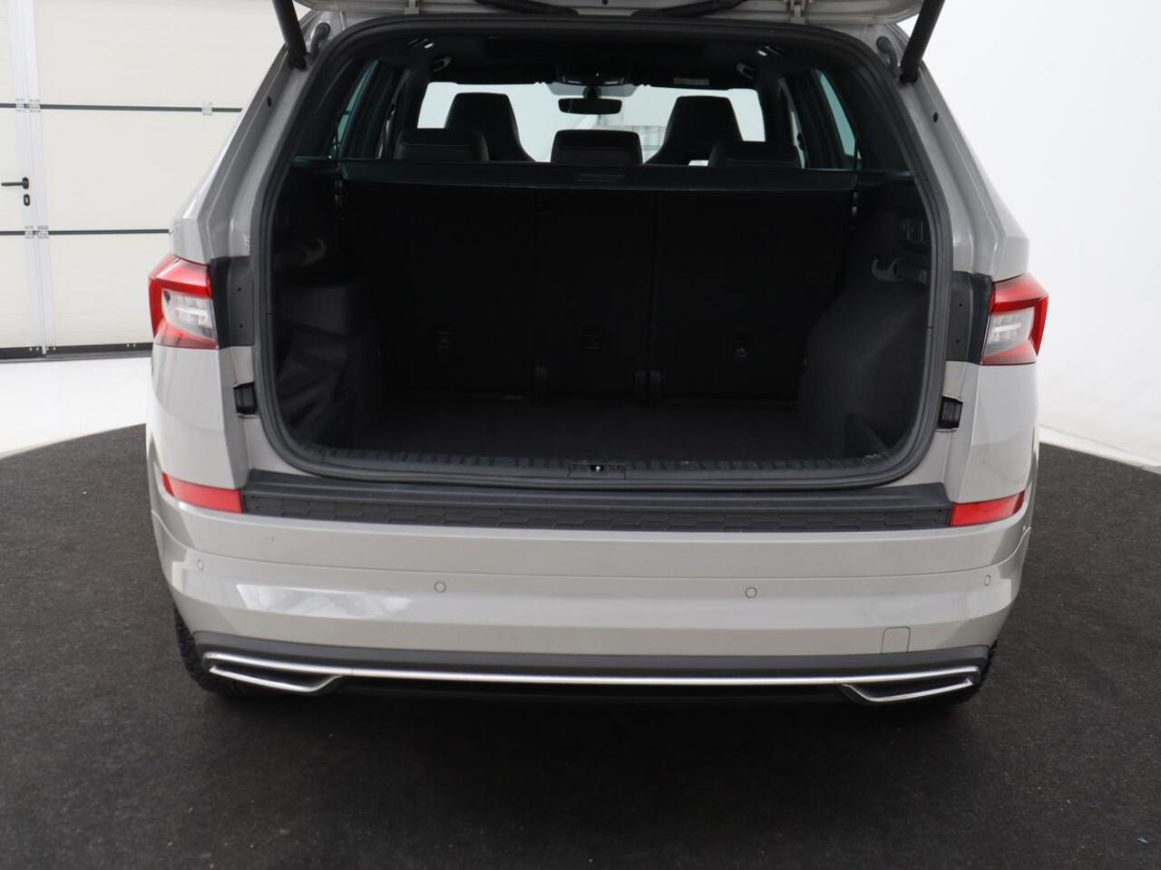 Skoda Kodiaq 1.5 TSI Sportline | Panoramadak | Stoelverwarming | Leder/Alcantara | Camera | Carplay | Sfeerverlichting | Virtual Cockpit | Canton Sound | Navigatie | Keyless | 20'' | Memory | Full LED