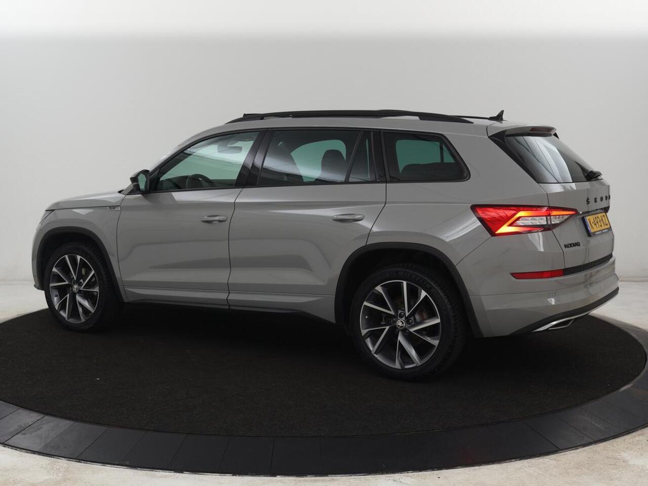 Skoda Kodiaq 1.5 TSI Sportline | Panoramadak | Stoelverwarming | Leder/Alcantara | Camera | Carplay | Sfeerverlichting | Virtual Cockpit | Canton Sound | Navigatie | Keyless | 20'' | Memory | Full LED