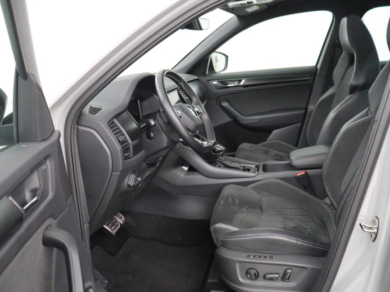Skoda Kodiaq 1.5 TSI Sportline | Panoramadak | Stoelverwarming | Leder/Alcantara | Camera | Carplay | Sfeerverlichting | Virtual Cockpit | Canton Sound | Navigatie | Keyless | 20'' | Memory | Full LED
