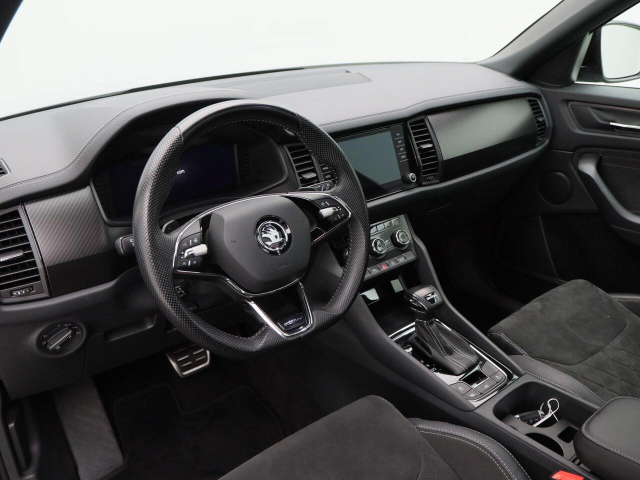 Skoda Kodiaq 1.5 TSi 150 Pk Automaat Sportline Business 7 Pers | Adaptive Cruise | Panoramadak | Navigatie | Climate Control | Stoelverwarming | Trekhaak | 86.216 Km!!
