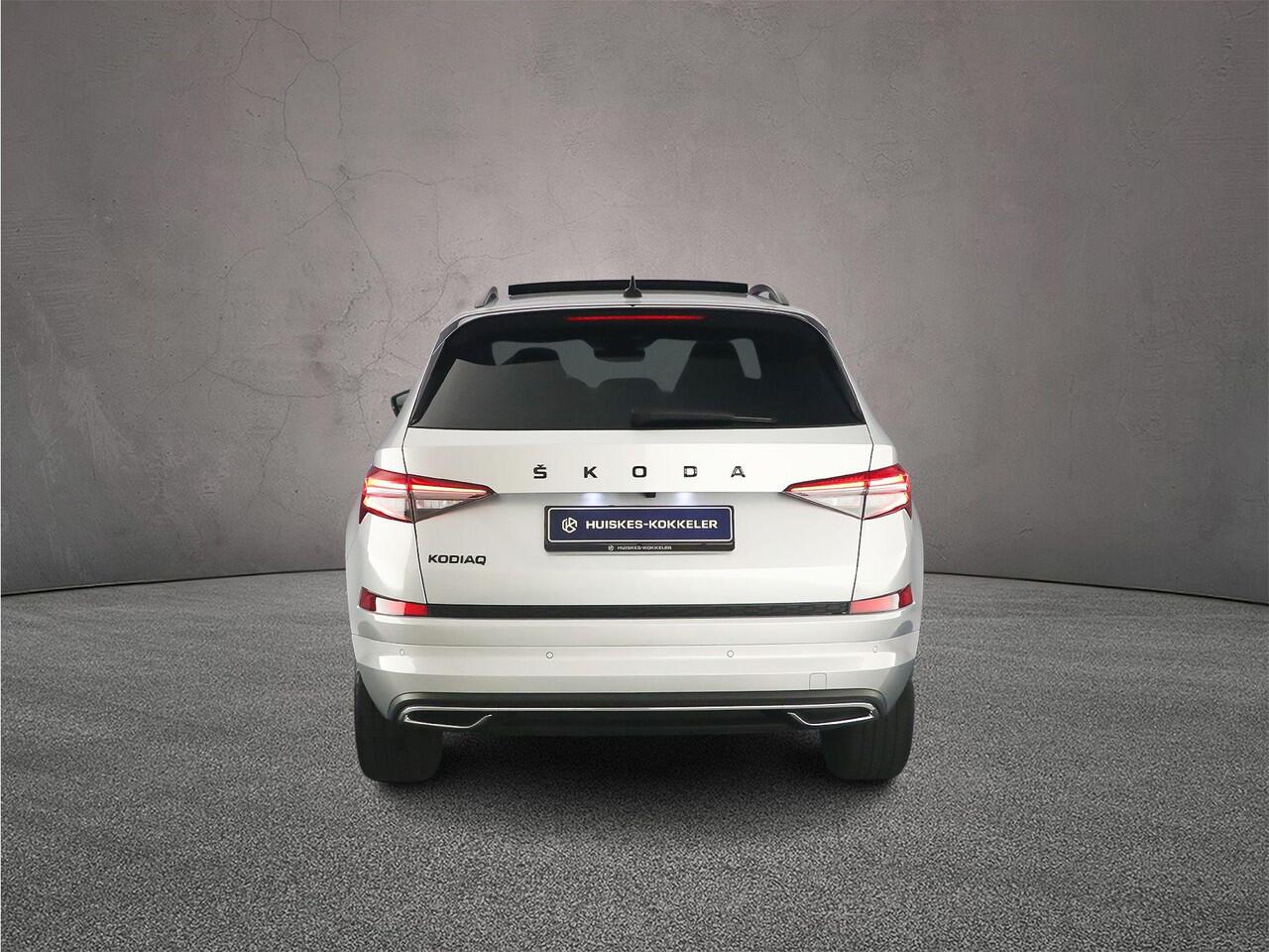 Skoda Kodiaq Sportline Business 7p. 1.5 TSI 150pk DSG Automaat Trekhaak, 3e zitrij, Navigatie, Panoramadak, Adaptive cruise control, Achteruitrijcamera, LED matrix koplampen