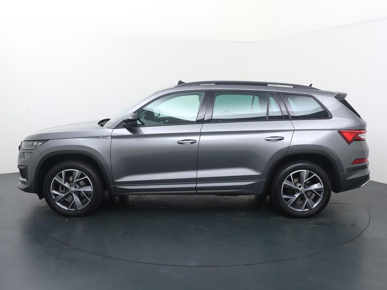 Skoda Kodiaq 1.5 TSI Sportline Business 7p. | 150 PK | Automaat | Trekhaak wegklapbaar | Panoramadak | Navigatiesysteem | 19" LM velgen | 3e zitrij |