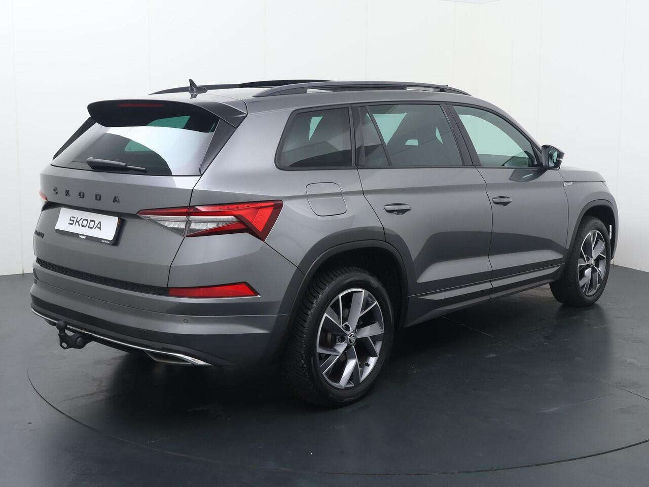 Skoda Kodiaq 1.5 TSI Sportline Business 7p. | 150 PK | Automaat | Trekhaak wegklapbaar | Panoramadak | Navigatiesysteem | 19" LM velgen | 3e zitrij |