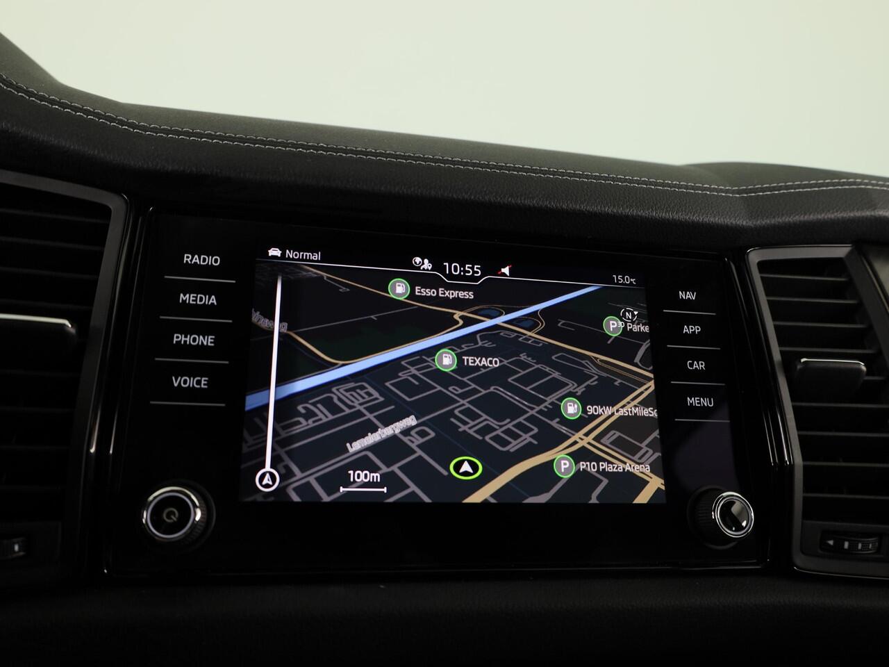 Skoda Kodiaq 1.5 TSI Sportline Business 150 pk Automaat (DSG) | Navigatie | Trekhaak (wegklapbaar) | Parkeersensoren | Achteruitrijcamera | Autom. airco (3 zones) | Stoelverwarming |