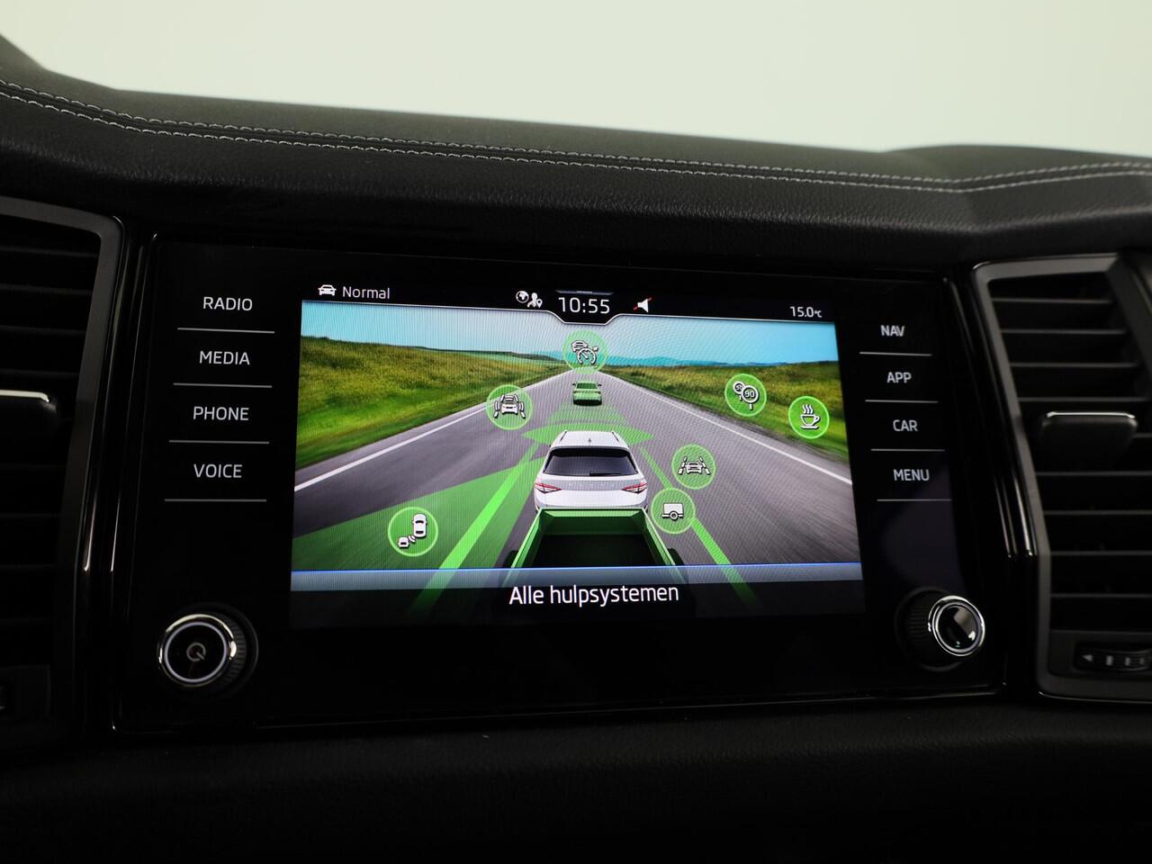 Skoda Kodiaq 1.5 TSI Sportline Business 150 pk Automaat (DSG) | Navigatie | Trekhaak (wegklapbaar) | Parkeersensoren | Achteruitrijcamera | Autom. airco (3 zones) | Stoelverwarming |