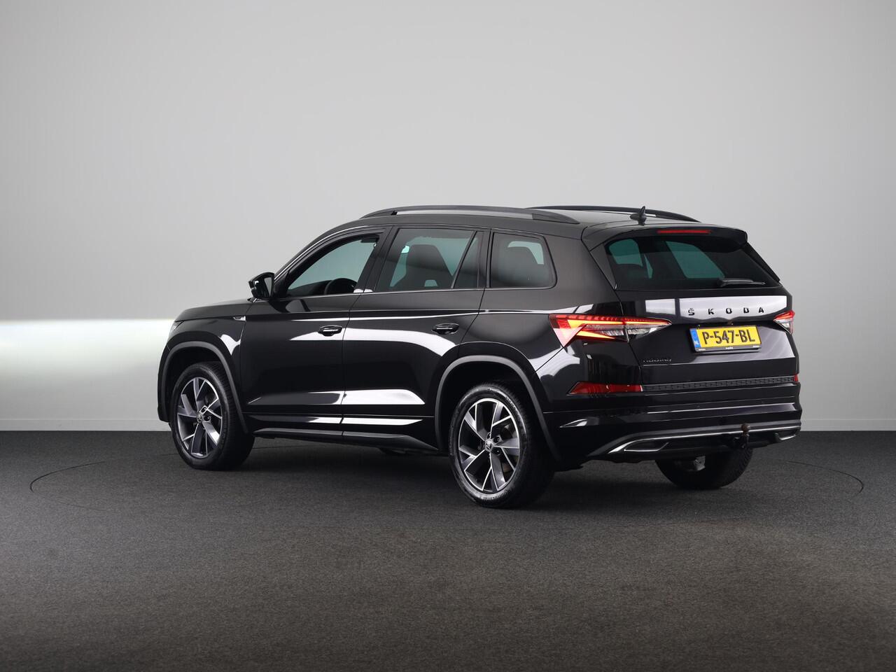 Skoda Kodiaq 1.5 TSI Sportline Business 150 pk Automaat (DSG) | Navigatie | Trekhaak (wegklapbaar) | Parkeersensoren | Achteruitrijcamera | Autom. airco (3 zones) | Stoelverwarming |
