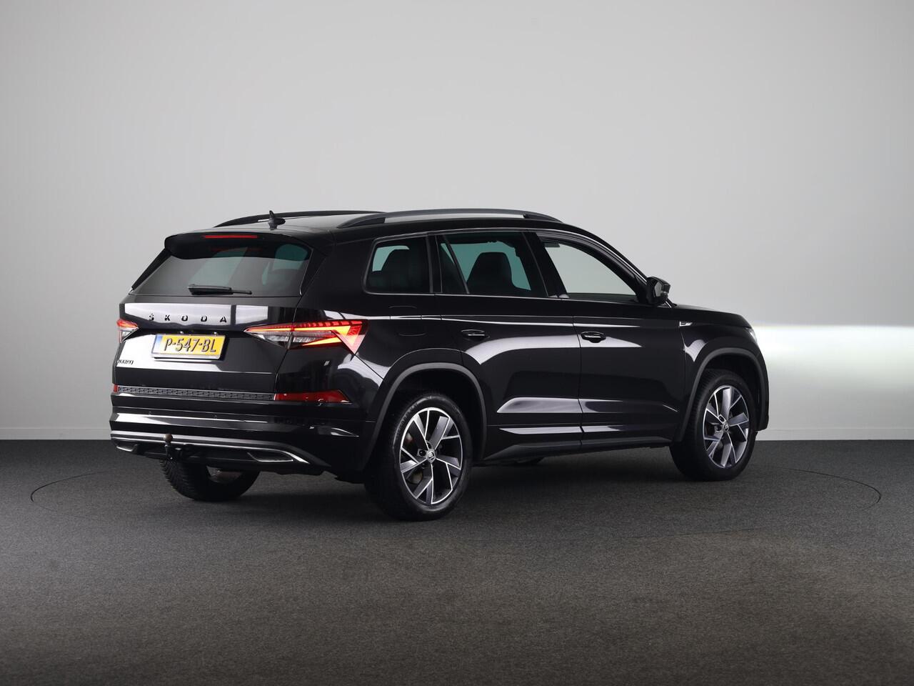 Skoda Kodiaq 1.5 TSI Sportline Business 150 pk Automaat (DSG) | Navigatie | Trekhaak (wegklapbaar) | Parkeersensoren | Achteruitrijcamera | Autom. airco (3 zones) | Stoelverwarming |