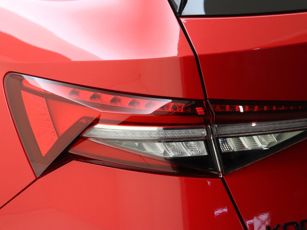 Skoda Kodiaq 1.5 TSI Sportline Business | Panoramadak | Trekhaak | CANTON audio | Dodehoek detectie | Keyless | Adaptieve cruise control | Stoel- en stuurwielverwarming |