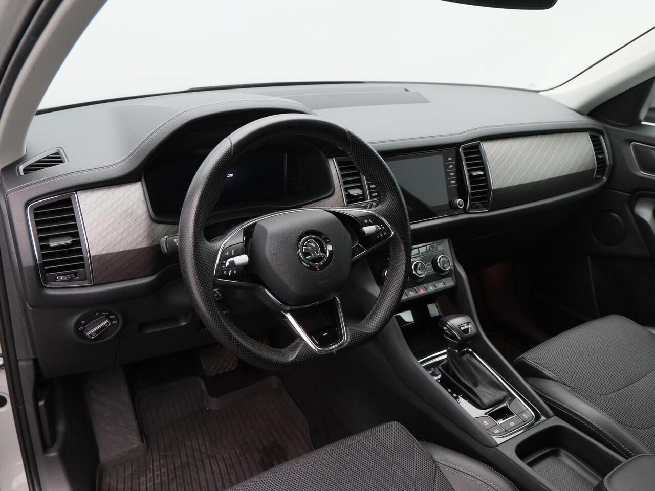 Skoda Kodiaq 1.5 TSi 150 Pk Automaat Business Edition Plus | Trekhaak | Stoelverwarming | Camera | Climatronic | Full LED | Navigatie | 151.101 Km!!