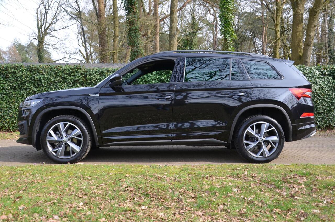 Skoda Kodiaq 1.5 TSI Sportline Business 7 Persoons. Automaat/Navi/Led/Ecc/Pdc/Achteruitrij-camera/Stuur&Stoelverwarming/Half-Leer/Panoramadak/Privacy-Glass/Cruise control adaptief/Elektrisch verstelbare stoelen