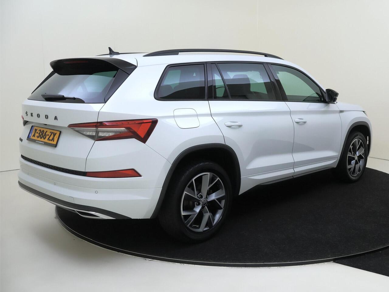 Skoda Kodiaq 1.5 TSI Sportline Business 7p. | Keyless | Achteruitrijcamera | Adaptieve cruise control | CarPlay | Navigatie | Elektrisch verstelbare bestuurdersstoel | Digital cockpit |