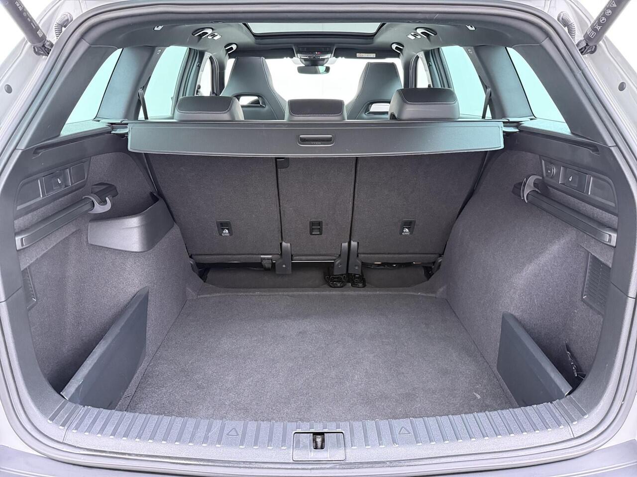 Skoda Kodiaq 1.5 TSI Sportline Business VAN ¤43.900,- NU VOOR SLECHTS ¤39.877,- Uw LENTEVOORDEEL ¤4.023,- |AUTOMAAT | PANORAMADAK | ADAPTIEVE CRUISECONTROL | CAMERA | ELEKTRISCHE STOEL/KOFFERRUIK | STANDKACHEL | STOELVERWARMING VOOR + ACHTER | SKODA DEALER ONDERHOUDEN