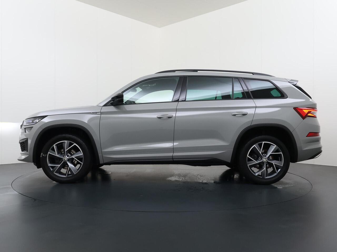 Skoda Kodiaq 1.5 TSI Sportline Business VAN ¤43.900,- NU VOOR SLECHTS ¤39.877,- Uw LENTEVOORDEEL ¤4.023,- |AUTOMAAT | PANORAMADAK | ADAPTIEVE CRUISECONTROL | CAMERA | ELEKTRISCHE STOEL/KOFFERRUIK | STANDKACHEL | STOELVERWARMING VOOR + ACHTER | SKODA DEALER ONDERHOUDEN
