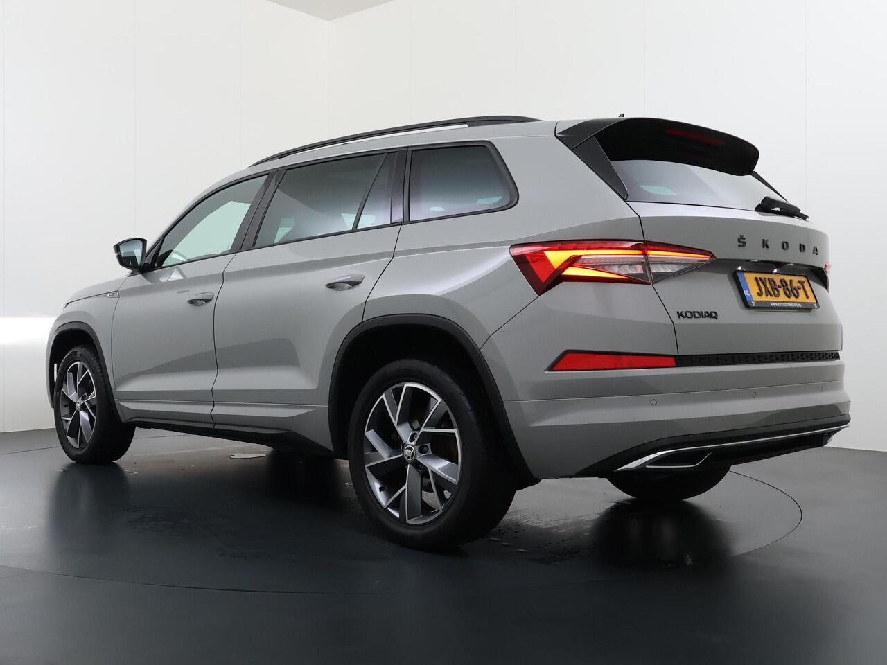 Skoda Kodiaq 1.5 TSI Sportline Business VAN ¤43.900,- NU VOOR SLECHTS ¤39.877,- Uw LENTEVOORDEEL ¤4.023,- |AUTOMAAT | PANORAMADAK | ADAPTIEVE CRUISECONTROL | CAMERA | ELEKTRISCHE STOEL/KOFFERRUIK | STANDKACHEL | STOELVERWARMING VOOR + ACHTER | SKODA DEALER ONDERHOUDEN