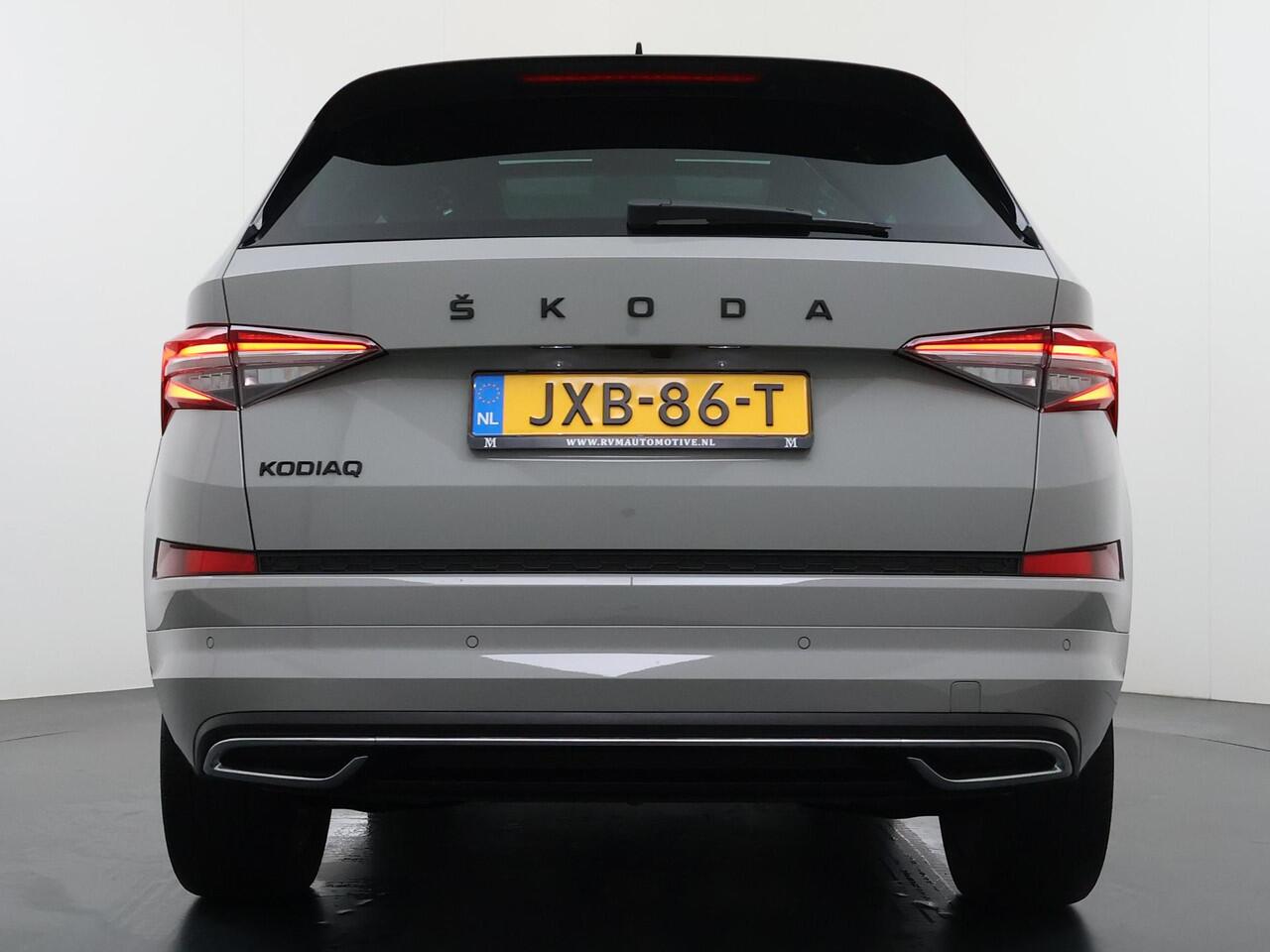 Skoda Kodiaq 1.5 TSI Sportline Business VAN ¤43.900,- NU VOOR SLECHTS ¤39.877,- Uw LENTEVOORDEEL ¤4.023,- |AUTOMAAT | PANORAMADAK | ADAPTIEVE CRUISECONTROL | CAMERA | ELEKTRISCHE STOEL/KOFFERRUIK | STANDKACHEL | STOELVERWARMING VOOR + ACHTER | SKODA DEALER ONDERHOUDEN