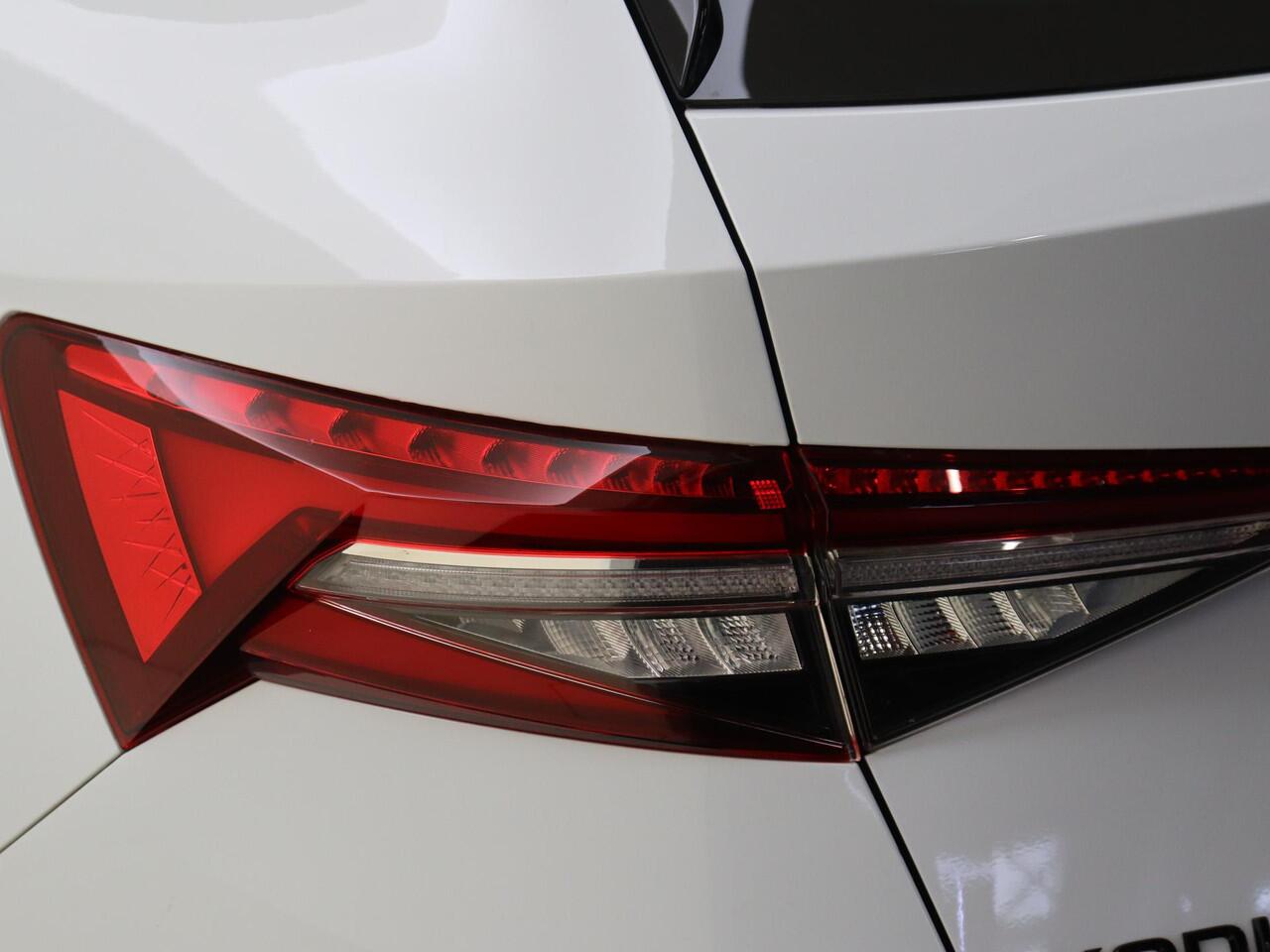 Skoda Kodiaq 1.5 TSI Sportline Business 7p. | Keyless | Achteruitrijcamera | Adaptieve cruise control | CarPlay | Navigatie | Elektrisch verstelbare bestuurdersstoel | Digital cockpit |