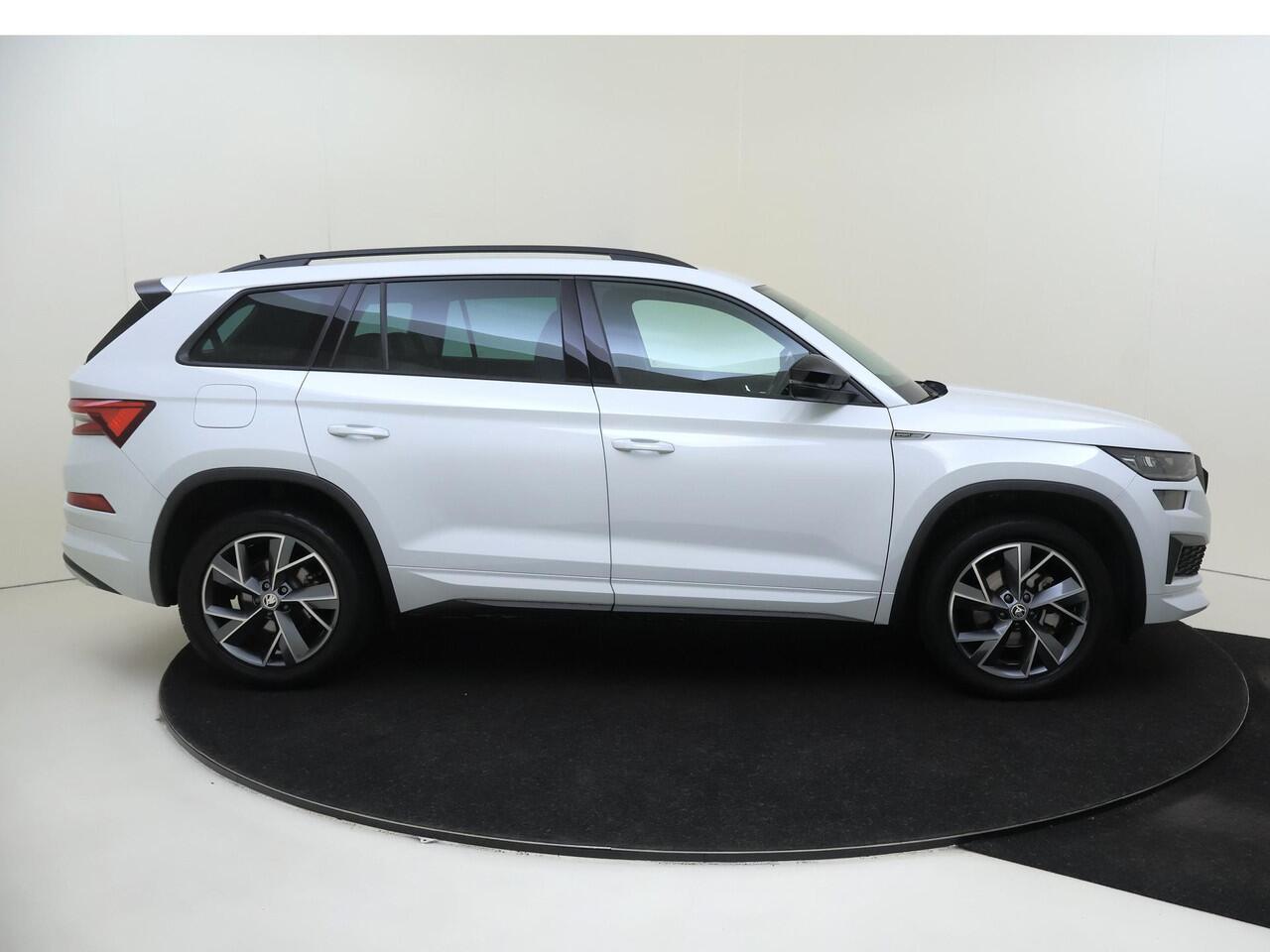 Skoda Kodiaq 1.5 TSI Sportline Business 7p. | Keyless | Achteruitrijcamera | Adaptieve cruise control | CarPlay | Navigatie | Elektrisch verstelbare bestuurdersstoel | Digital cockpit |