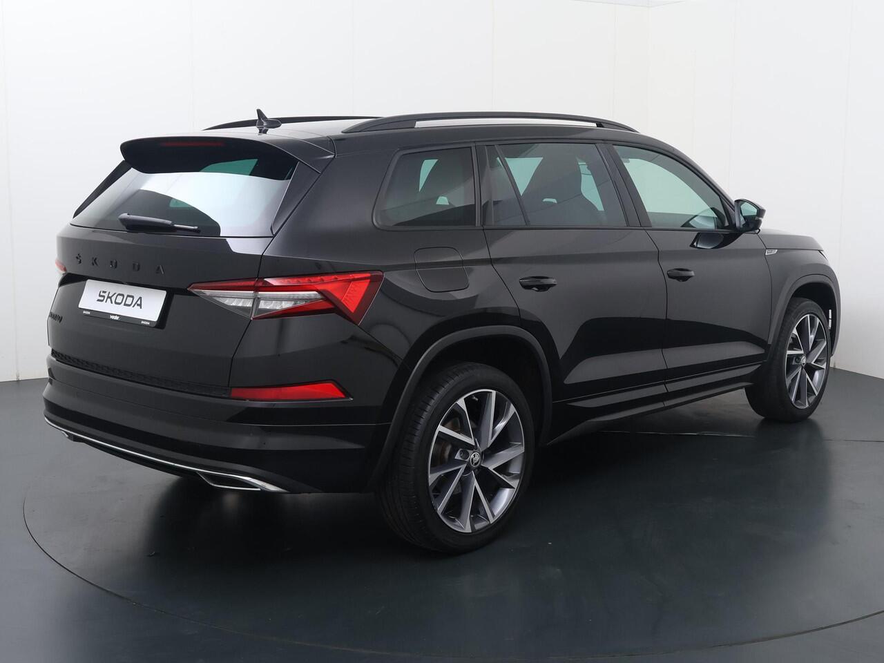 Skoda Kodiaq 1.5 TSI Sportline Business | 150 PK | Automaat | Adaptive cruise control | Lederen interieur | Stoelverwarming | Navigatiesysteem | 20" LM velgen |