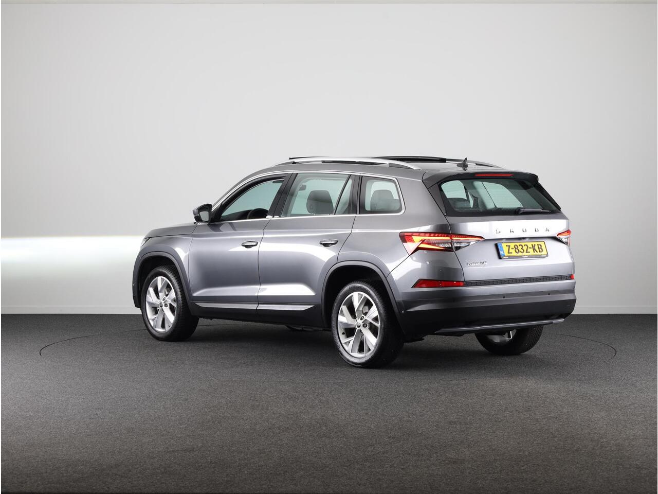 Skoda Kodiaq Business Edition Plus 1.5 TSI 150 pk 7 versn. DSG | Private lease vanaf 835,-- | 19 inch| Leder | Panoramadak | Adaptive Cruise Control | 360º camera | Fabrieksgarantie