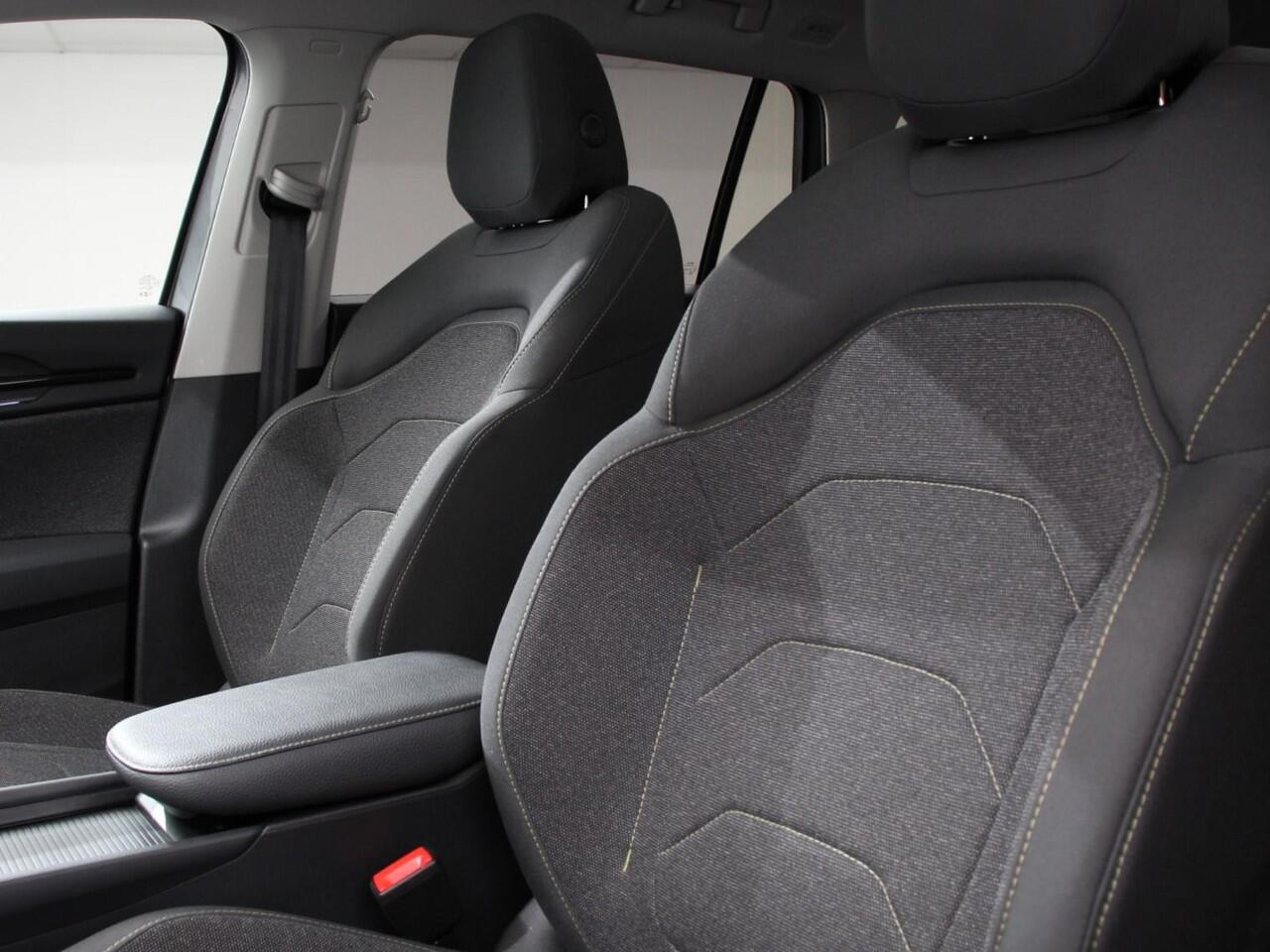 Skoda Kodiaq 1.5 TSI AUT 7-PERS Selection | Apple Carplay / Android Auto| Digitale cockpit | Keyless | Adaptive Cruise Control | Camera | Navigatie