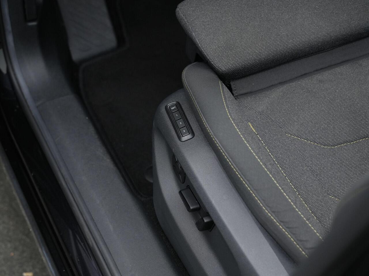 Skoda Kodiaq 7-zits 1.5 TSI 150 pk DSG MHEV Selection | Panoramadak | Trekhaak | Geheugenstoel | 360 camera | Matrix LED | Stuur-/achterbankverwarming