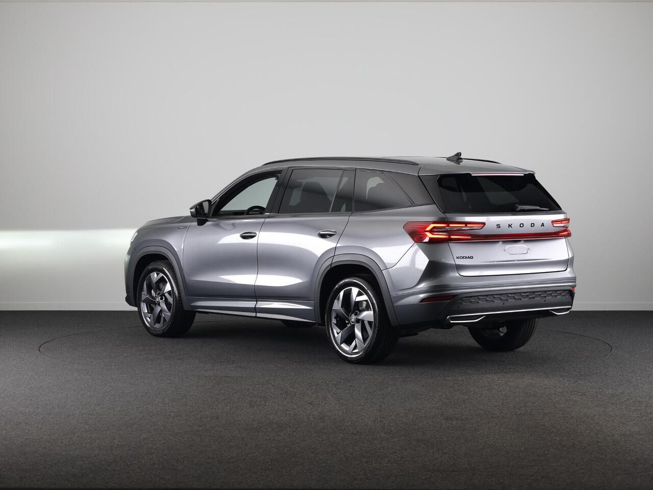 Skoda Kodiaq Sportline Business m-HEV 1.5 TSI 150 pk 7 versn. DSG | 7-persoons | Trekhaak wegklapbaar | Panoramadak | Winter pakket