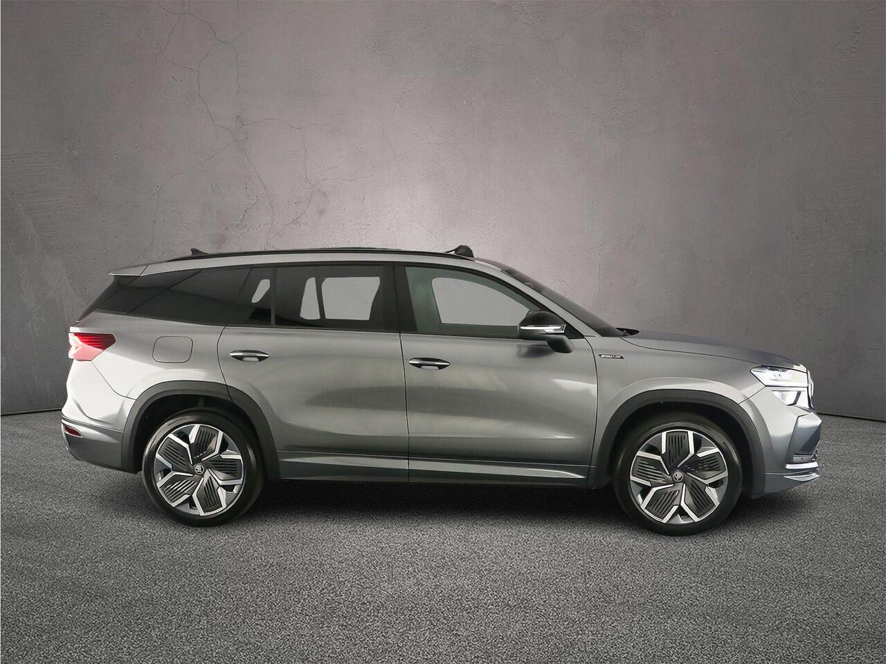 Skoda Kodiaq Sportline Business 1.5 TSI PHEV 204pk DSG Automaat Trekhaak, Panoramadak, Verwarmde voorruit, CANTON audio, Adaptive cruise control, Achteruitrijcamera, LED matrix koplampen