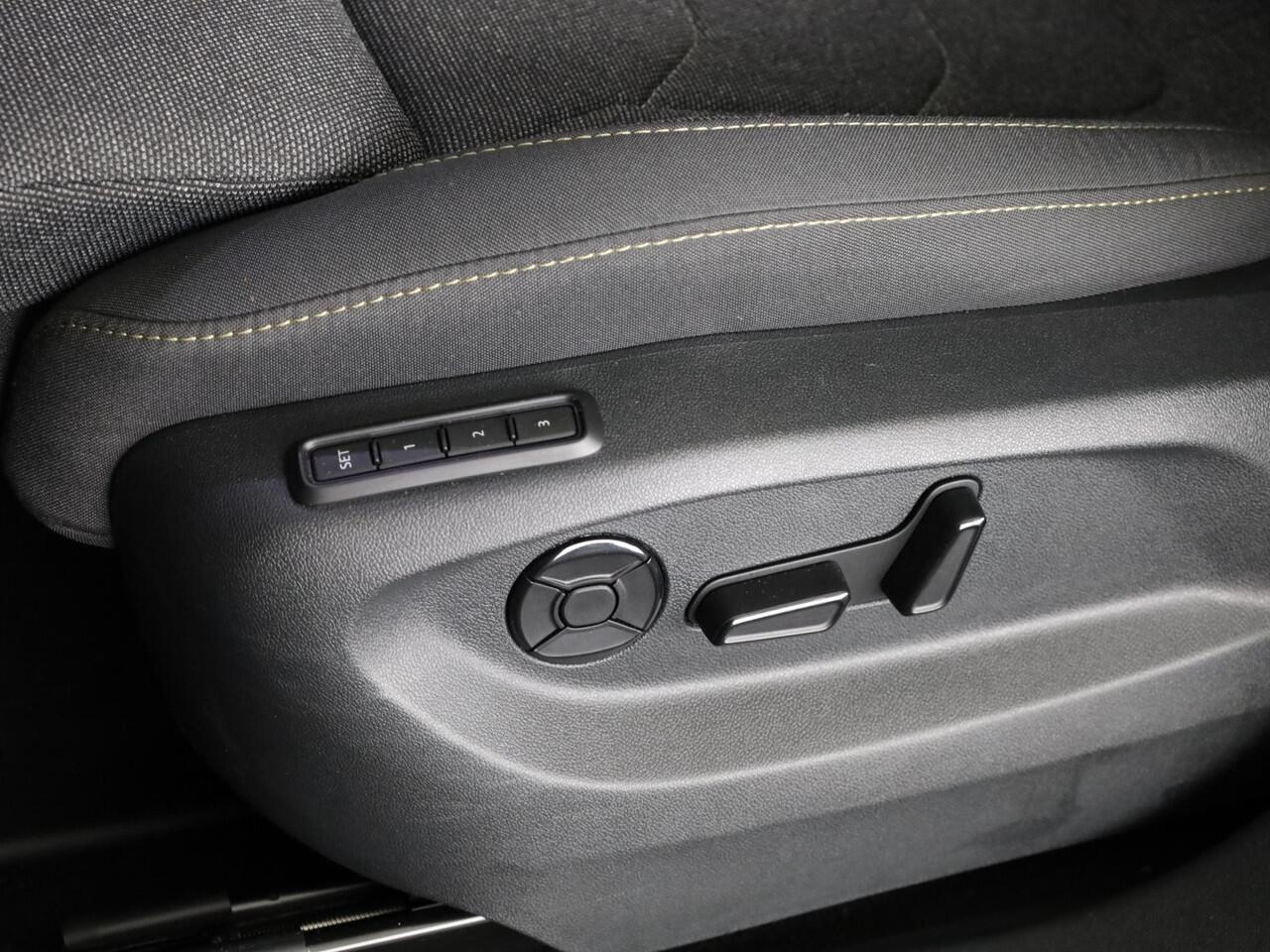 Skoda Kodiaq 1.5 TSI MHEV Business Edition 7p. 150 pk Automaat (DSG) | 7-Persoons | Panoramadak | Led Matrix | Trekhaak (wegklapbaar) | Adaptive Cruise | Dode hoek sensoren | Elek. stoel