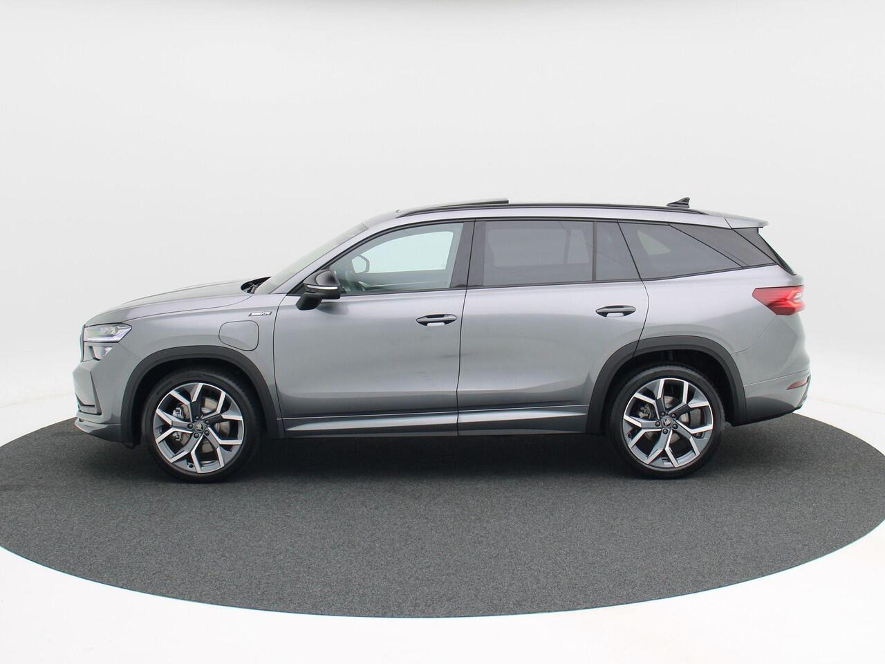 Skoda Kodiaq 1.5 TSi 204 Pk Automaat PHEV Sportline Business | Canton Audio | Panoramadak | Elektrische Stoelen | Trekhaak | Stoel Verwarming | CarPlay | Camera | LED | 20 Inch | Nieuwe Auto!!