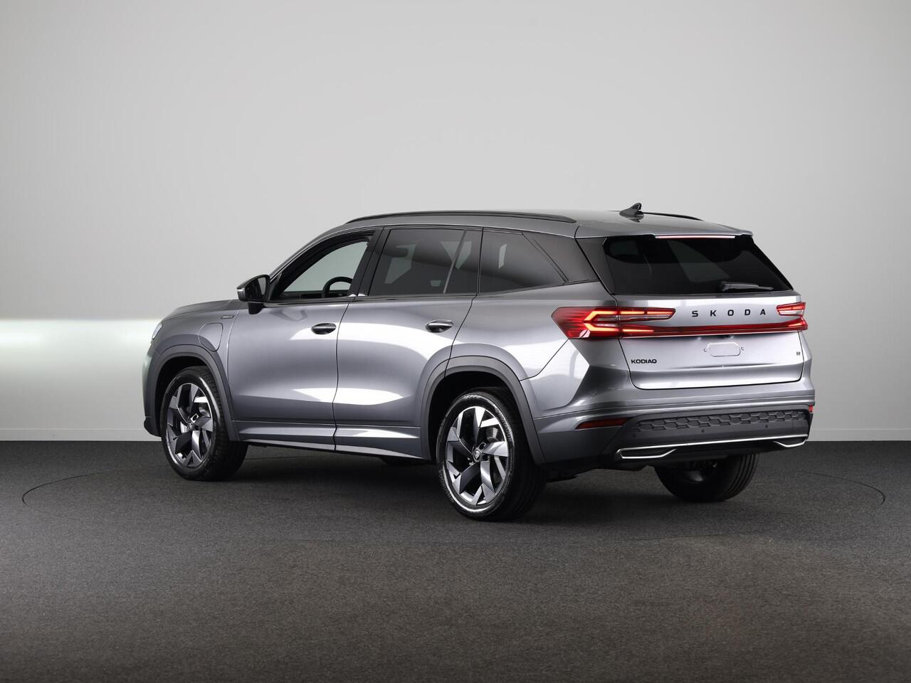 Skoda Kodiaq Sportline Business PHEV 1.5 TSI 204 pk | Trekhaak | Blind Spot | Adaptive Cruise | Stoelverwarming | Camera | Light & View