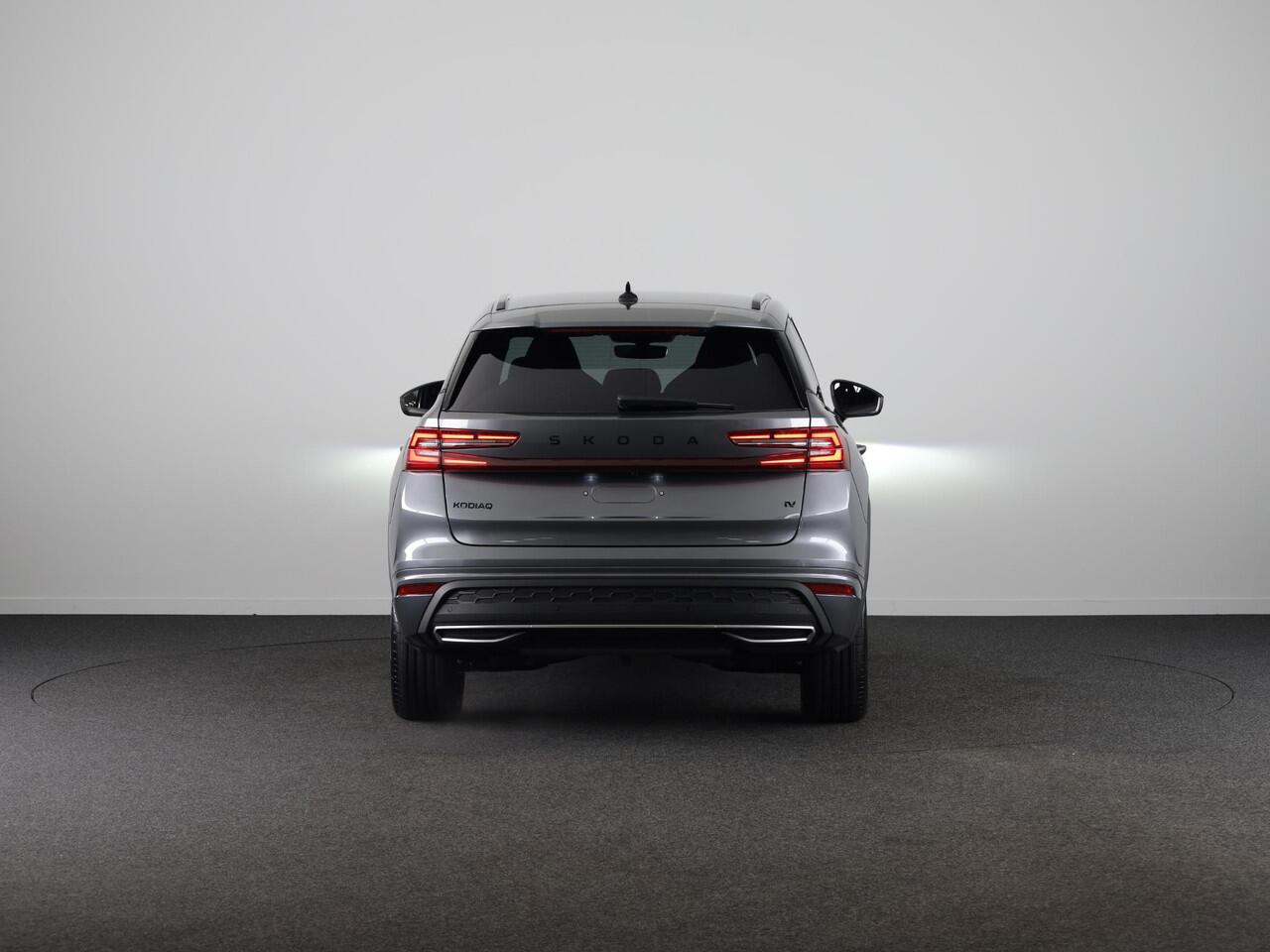 Skoda Kodiaq Sportline Business PHEV 1.5 TSI 204 pk | Trekhaak | Blind Spot | Adaptive Cruise | Stoelverwarming | Camera | Light & View