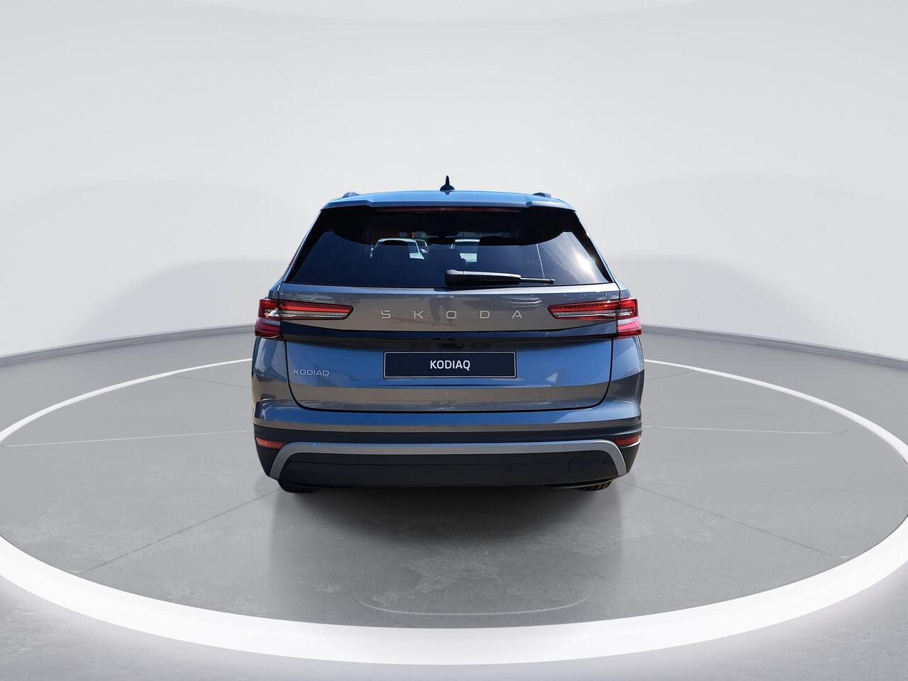 Skoda Kodiaq Business Edition 1.5 TSI m-HEV 110 kW / 150 PK SUV | 7 Persoons | Metallic Lak | 18'' Lichtmetalen Velgen | 4000,- inruilvoordeel!!