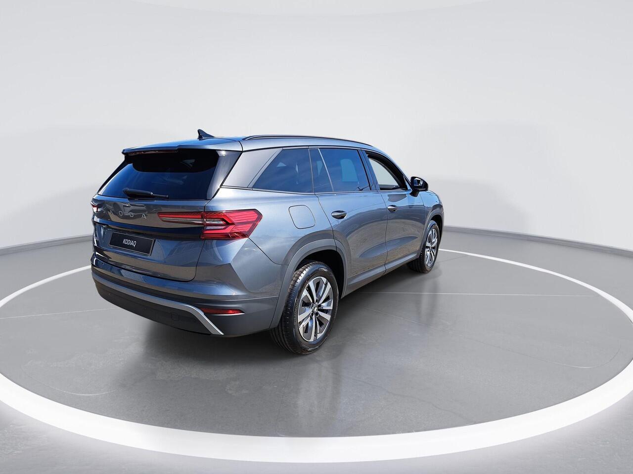 Skoda Kodiaq Business Edition 1.5 TSI m-HEV 110 kW / 150 PK SUV | 7 Persoons | Metallic Lak | 18'' Lichtmetalen Velgen | 4000,- inruilvoordeel!!